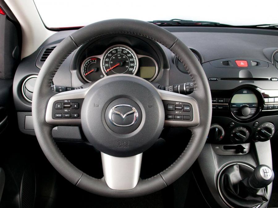  Mazda2 2010 года  (US) (фото 41 из 53)